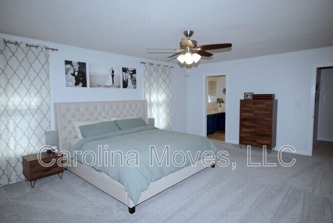 Building Photo - 6 Briton Ct