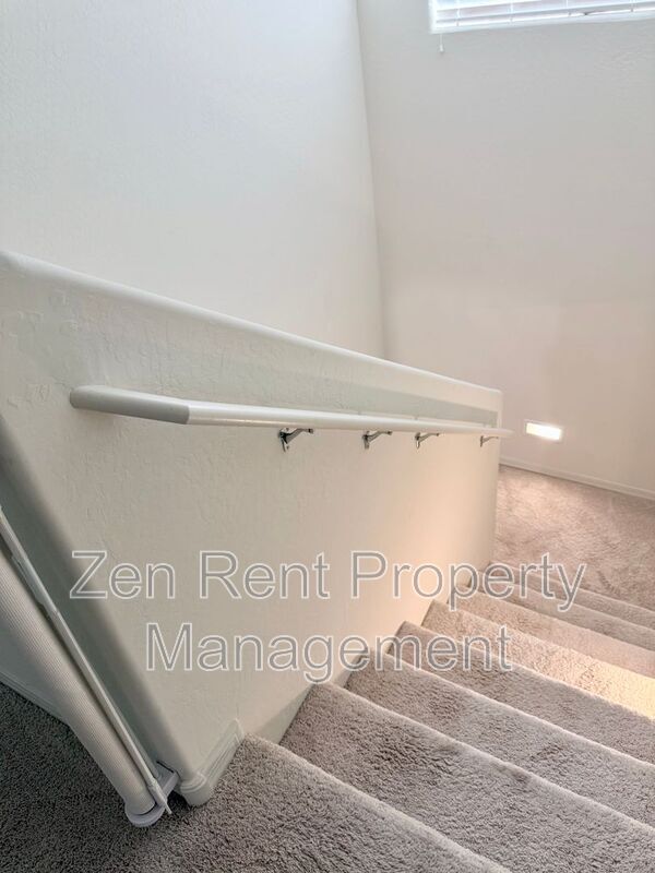 Building Photo - 32209 Daylight Dr