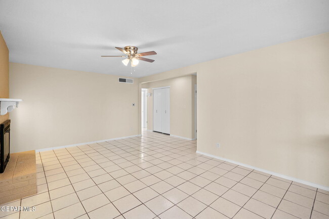 Building Photo - 5640 Van Horn Dr