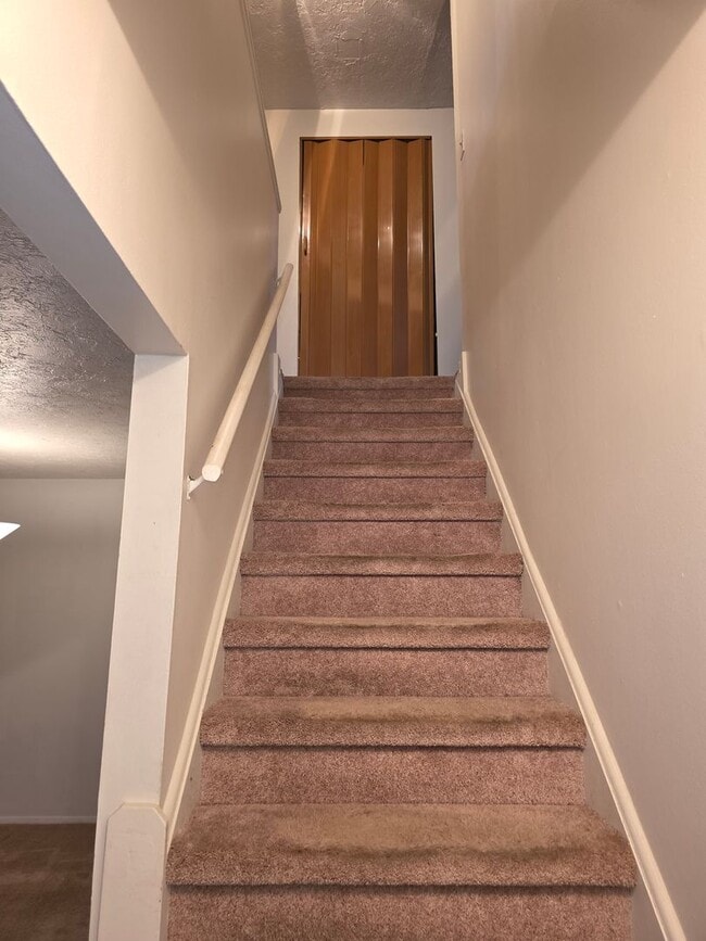 Building Photo - Condo/Townhome