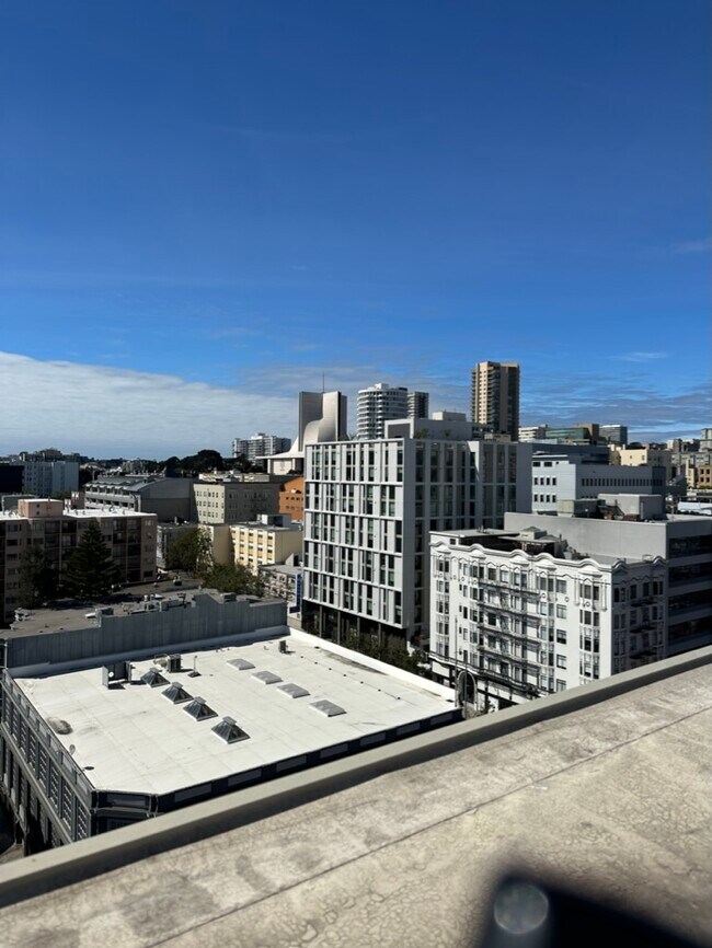 Building Photo - 650 Turk St