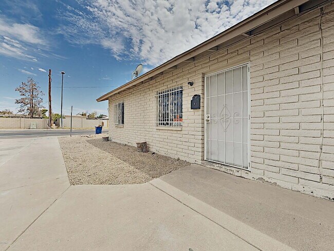 Building Photo - Modern Comfort in Mesa – 2-Bedroom with Ya...