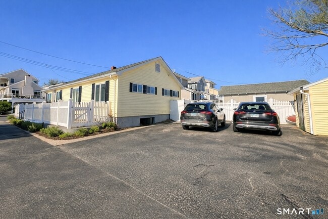 Building Photo - 54 Milesfield Ave