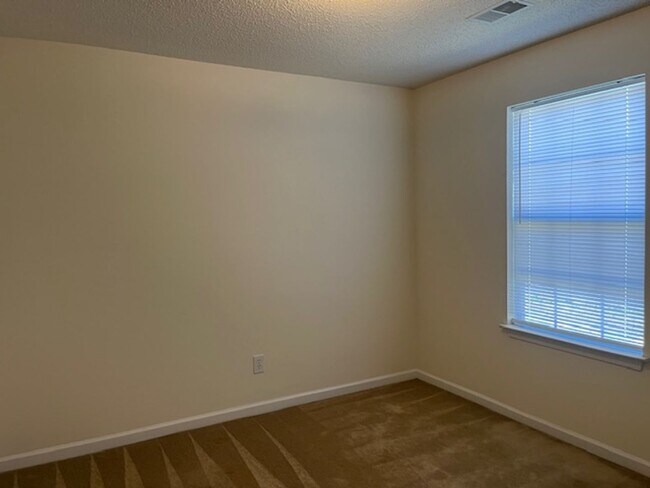 Building Photo - Spacious 3-Bedroom Home with Loft & Large Backyard!