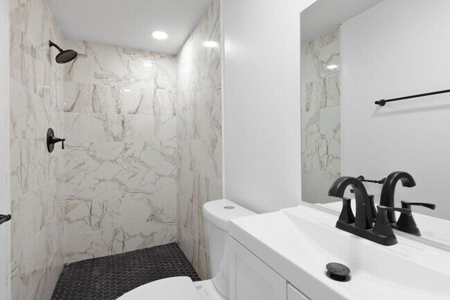 Building Photo - Just Listed! Step into one of the Northlan...