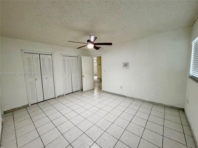 Building Photo - 913 NW 22nd Pl