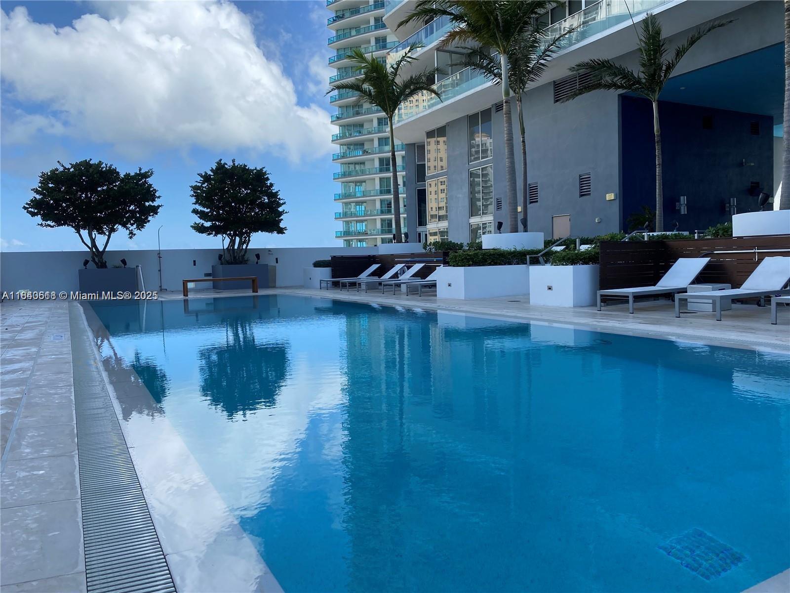Building Photo - 1300 Brickell Bay Dr