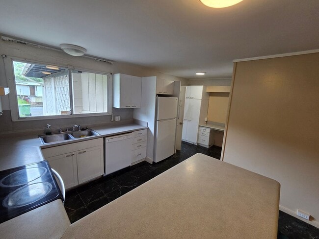 Building Photo - Charming 3 Bedroom 2 Bath Single Family Home in Manoa Valley