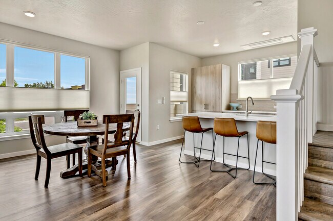 Building Photo - 3537 N Prospect Ln