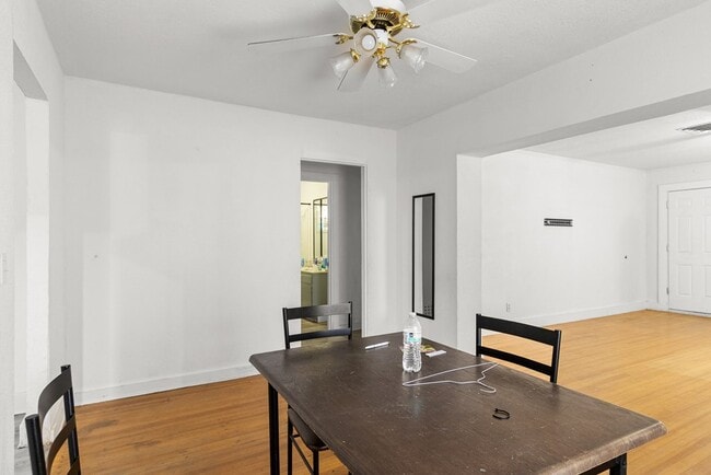 Building Photo - 1322 N Lincoln Ave