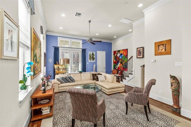 Building Photo - 2318 Hutchins St