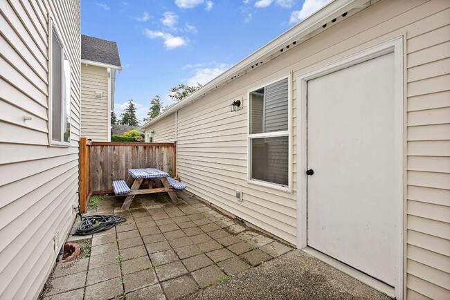 Building Photo - Cozy DuPont Home with Fenced Yard, 2-Car Garage & Minutes to JBLM!
