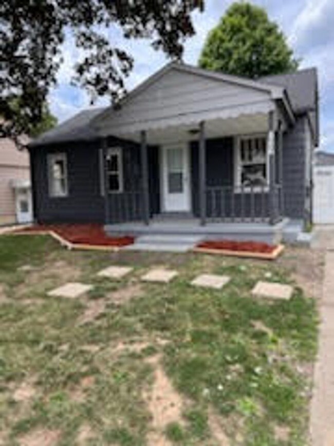 Primary Photo - UPPER SOUTH 2 BEDROOM HOME