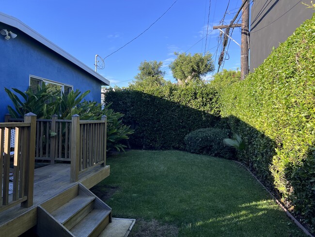 Building Photo - 3200 Oak Ave