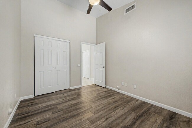 Building Photo - 1331 W Blue Ridge Ct