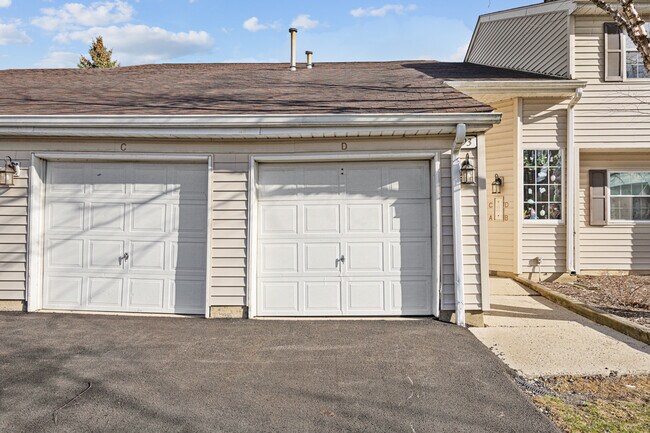 Building Photo - 93 N Victoria Ln