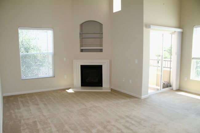 Building Photo - 2 Bed | 2 Bath | 1375 SF | Private 2 Garage | Loft Style Condominium | Owner pays WS&G