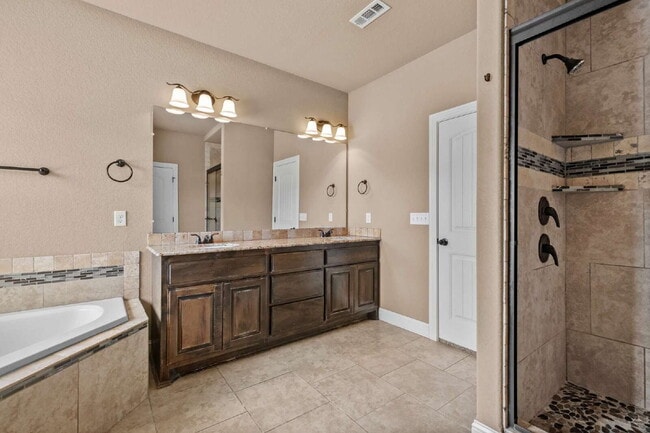 Building Photo - 4301 SW Beech Ln