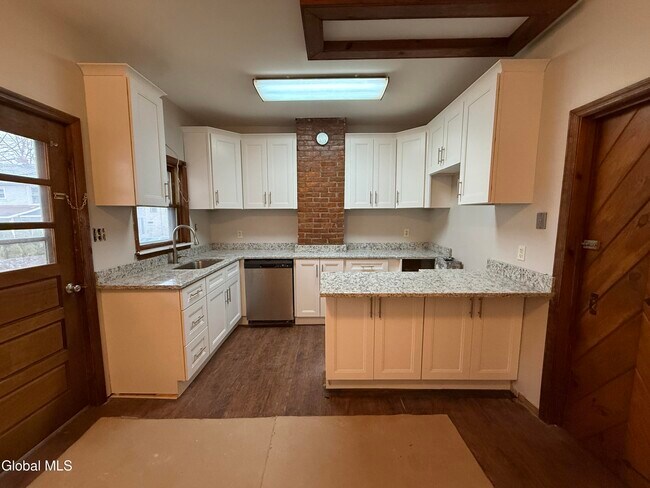 Building Photo - 38 State St