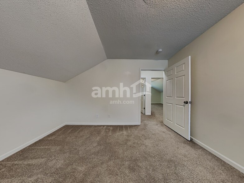 Building Photo - 119 Macallan Ct