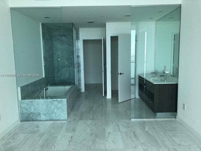 Building Photo - 480 NE 31st St