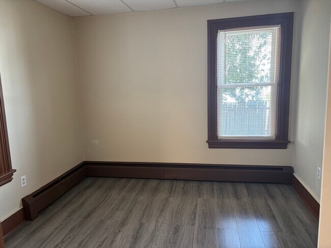 Building Photo - 478 High St