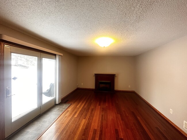 Building Photo - 9403 Lakeside Trl