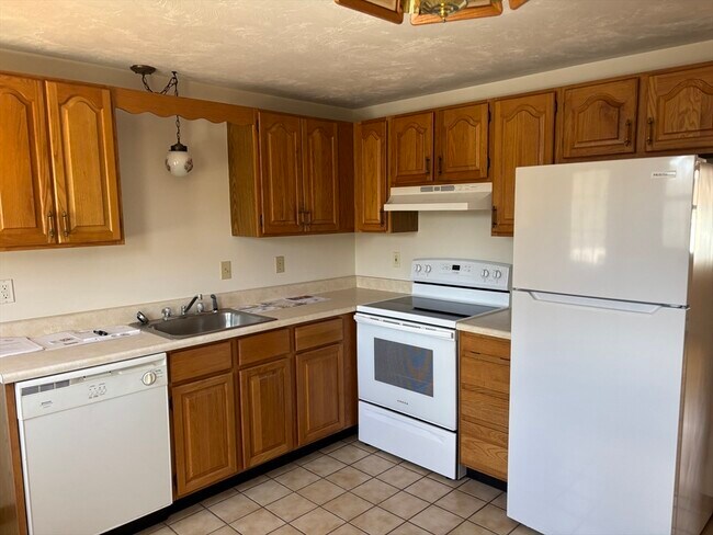 Building Photo - 94 Monroe St