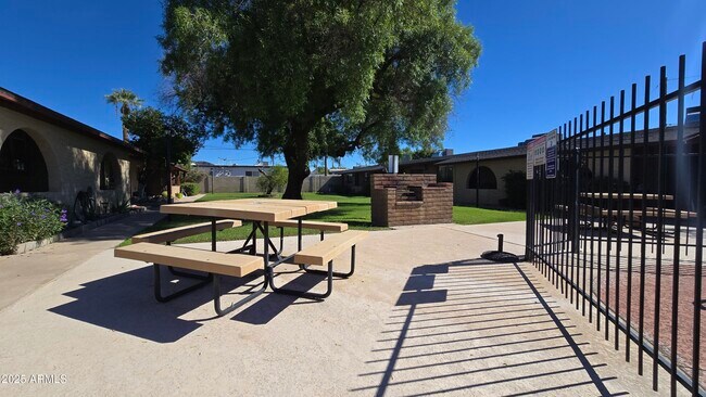 Building Photo - 6739 N 16th St