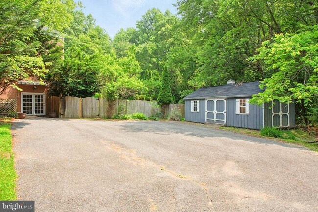 Building Photo - 6578 Guilford Rd