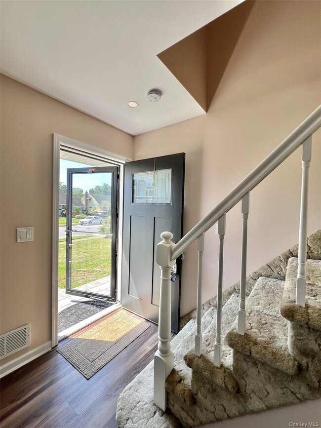 Building Photo - 7 Mindy Ln