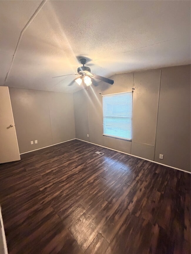 Building Photo - 2021 N Battlebell Rd