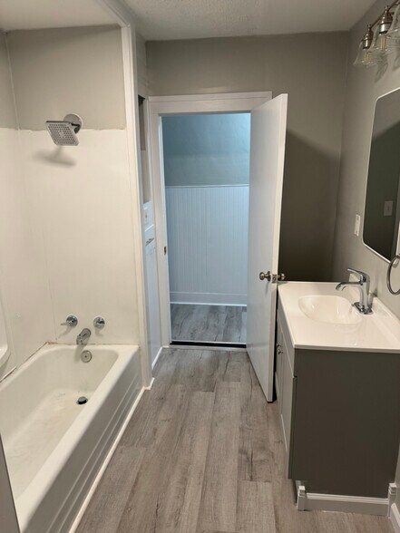 Building Photo - 222 High St