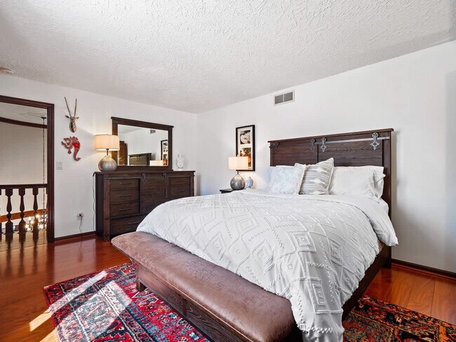 Building Photo - 1811 Breezewood Dr