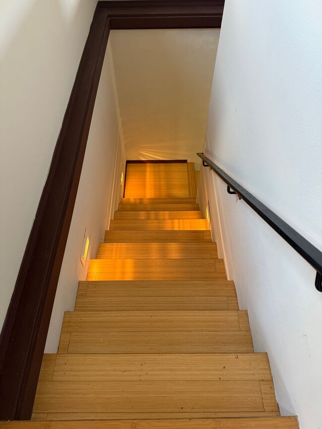 Building Photo - $500 off 1st month! Unique, spacious 4-bdr...