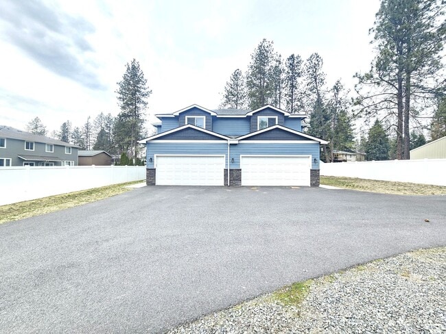 Building Photo - $2,150 - 3 Bed / 2.5 Bath Gorgeous Newer Built Duplex in North Spokane