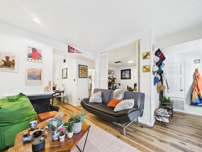 Building Photo - 2529 Rio Grande St