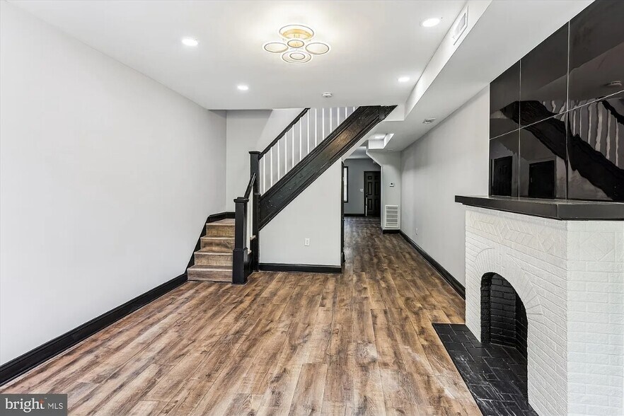 Building Photo - 1820 Walbrook Ave