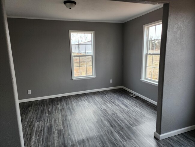 Building Photo - 10150 Raylyne Rd