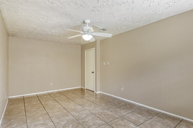 Building Photo - 45 Coralberry Rd