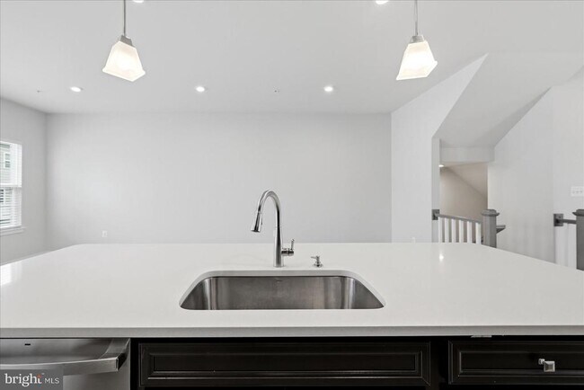 Building Photo - 1550 Adamson Wy
