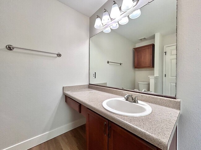 Building Photo - Inviting 4/BR 2/BA Home with Spacious Back...