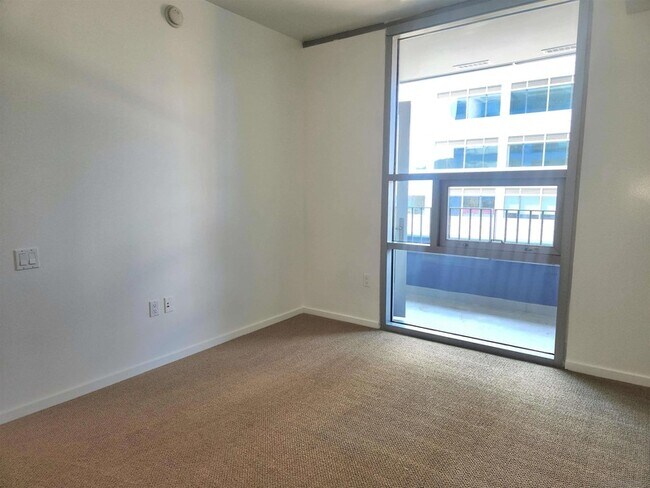 Building Photo - 321 Tenth Ave