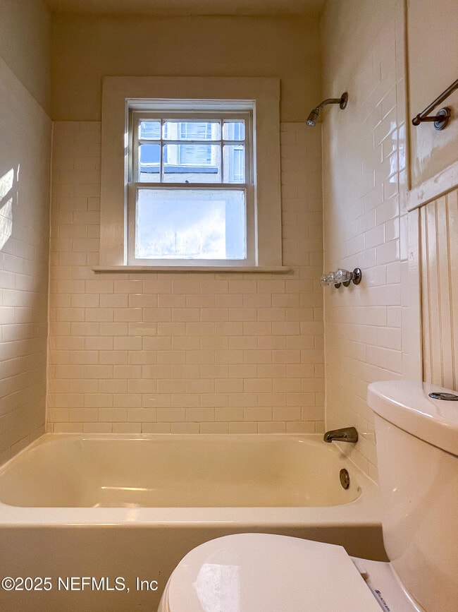 Building Photo - 2806 College St