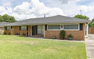 Building Photo - 210 N William Dr