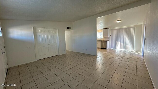 Building Photo - 3850 Blackbird Dr