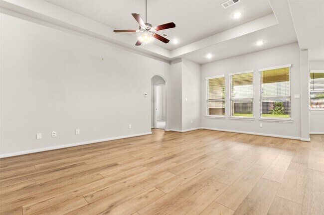 Building Photo - 25008 Calais New Ct