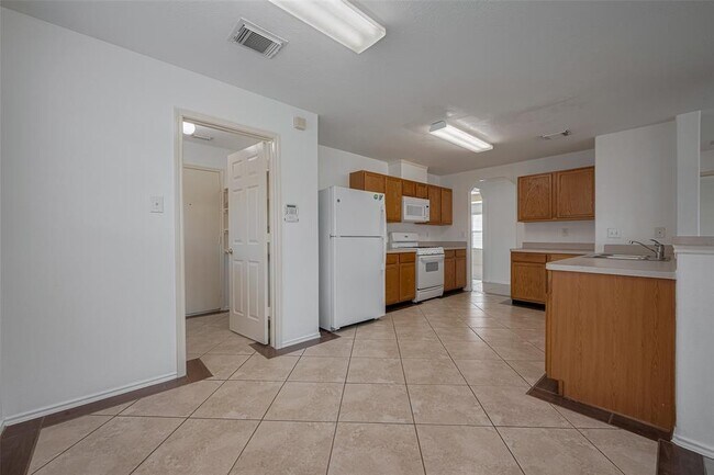 Building Photo - 6814 Shallow River Ct