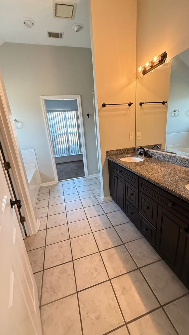 Building Photo - HOME FOR LEASE 4 BR 2 BATH RANCHSTYLE  SPLIT FLOOR PLAN AND OPEN  LARGE  FENCED BACKYARD  CONVENI...