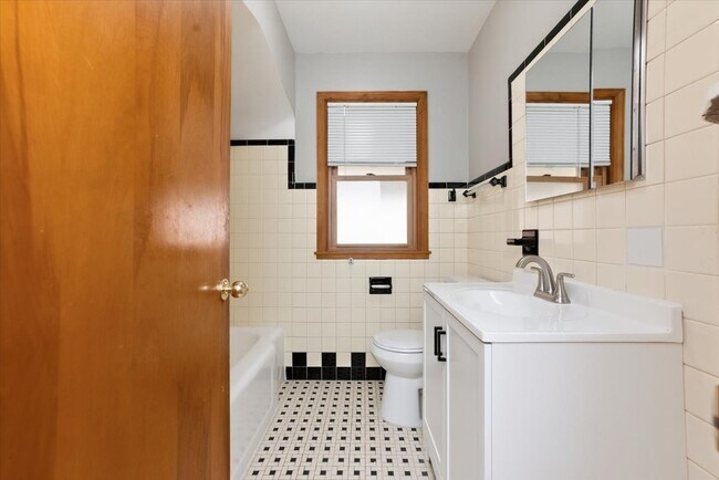 Building Photo - 7117 W Armitage Ave